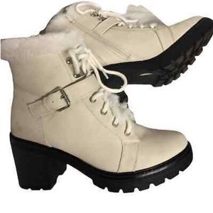 ESPRIT white fur boots (8)